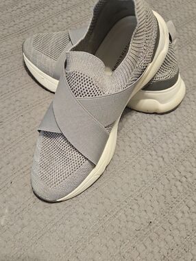 14th & Union Women's Slip-On Knit Sneakers in Gray and White